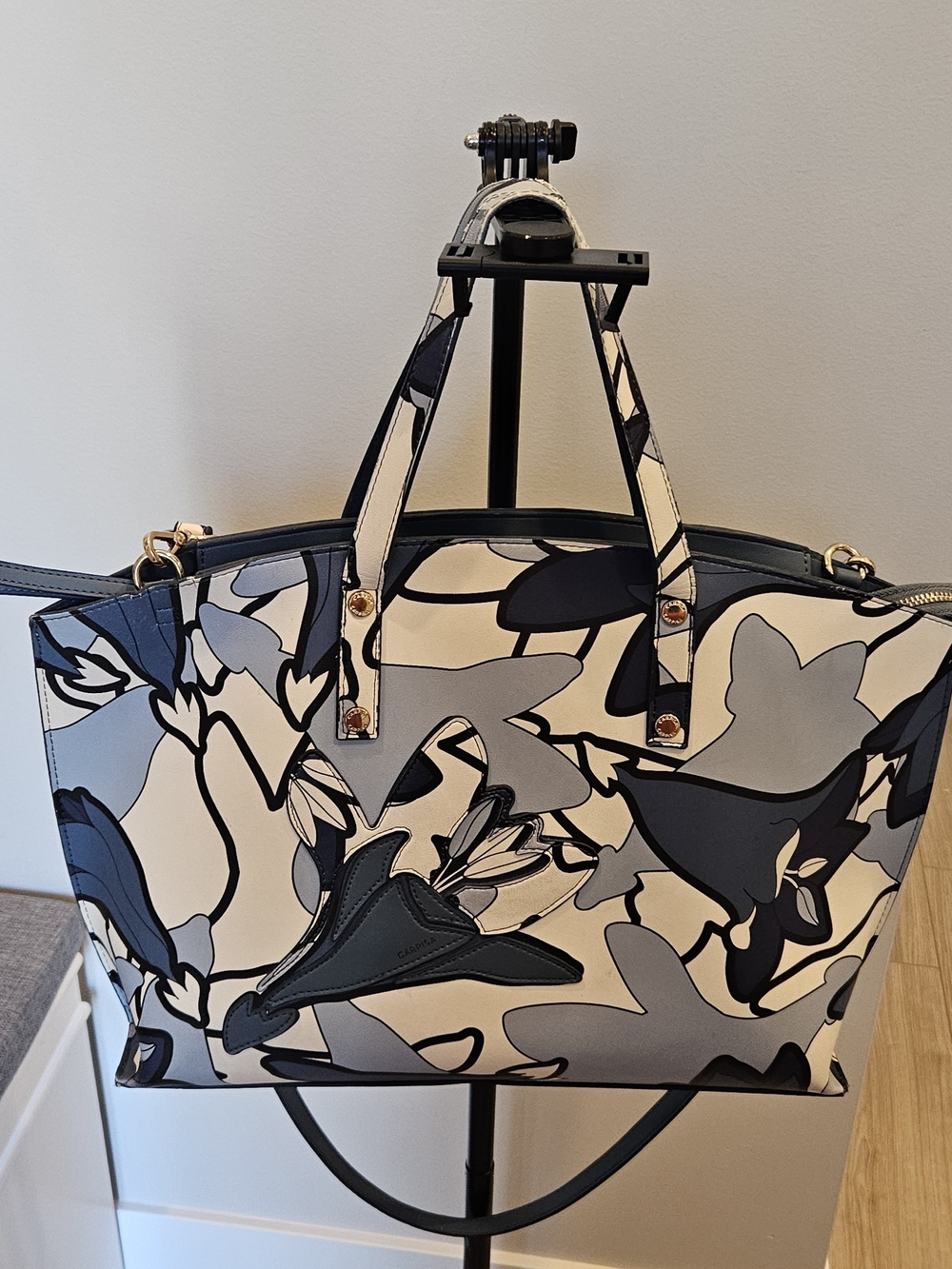 Floral Print Tote Bag in Blue and White